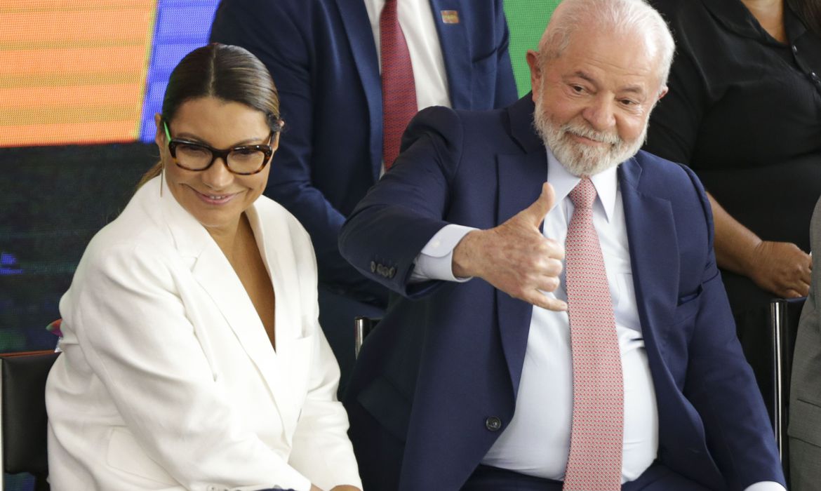 Ex-assessora de Janja é demitida em meio a ruído sobre 'reforço a Lula' – Blog do Magno