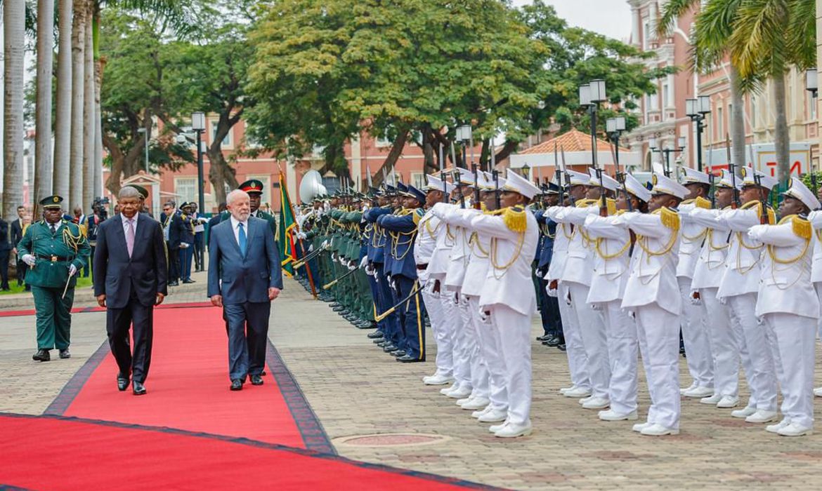 Lula anuncia parceria com Angola: 'O retorno do Brasil à África' - Politica  - Estado de Minas