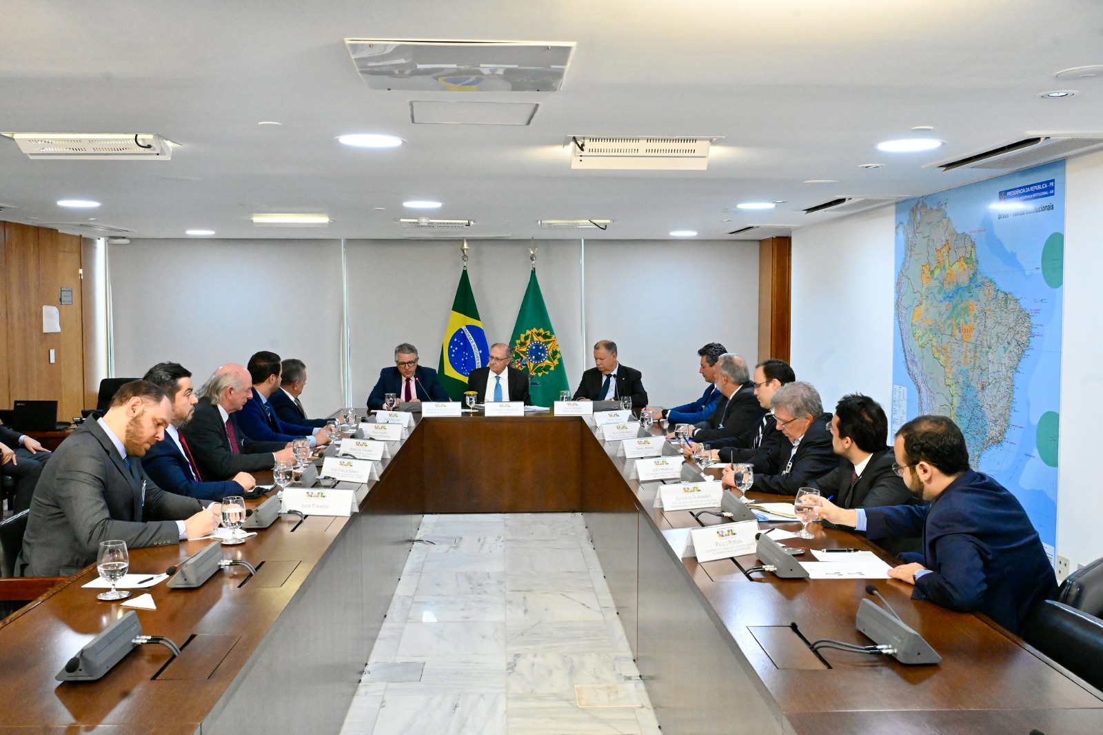 CONSTITUIÇÃO DA REPÚBLICA FEDERATIVA DO BRASIL: ÚLTIMA ALTERAÇÃO 16 DE  DEZEMBRO DE 2021 by Congresso Nacional do Brasil